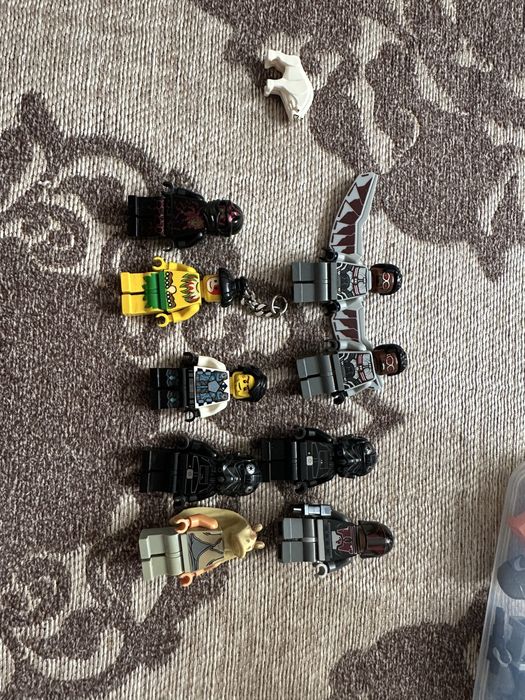 Продам фигурки lego