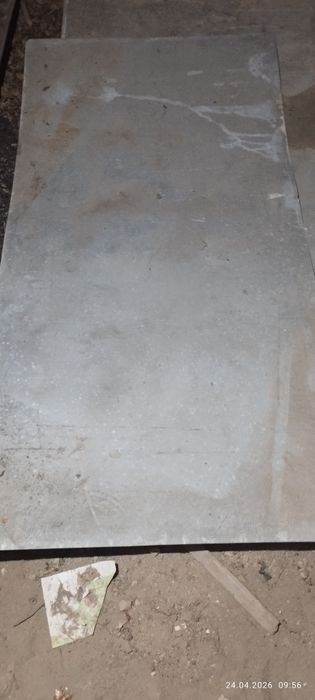 Продам листы железные оцинкованные.