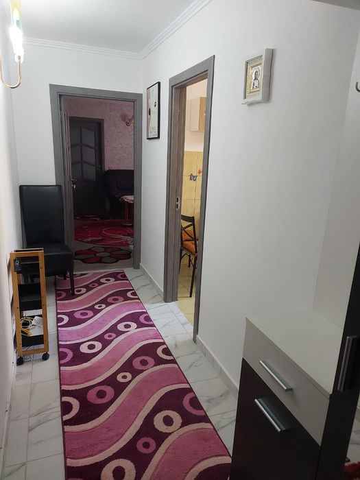 Închiriez apartament cu 2 camere
