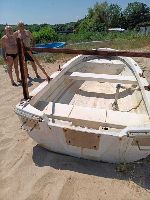 Продавам лодка-собствено производство.