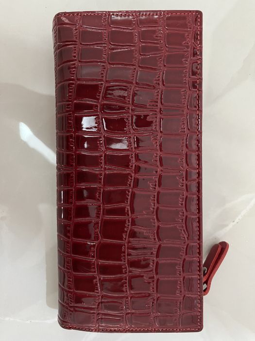 Дамско портмоне от естествен лак