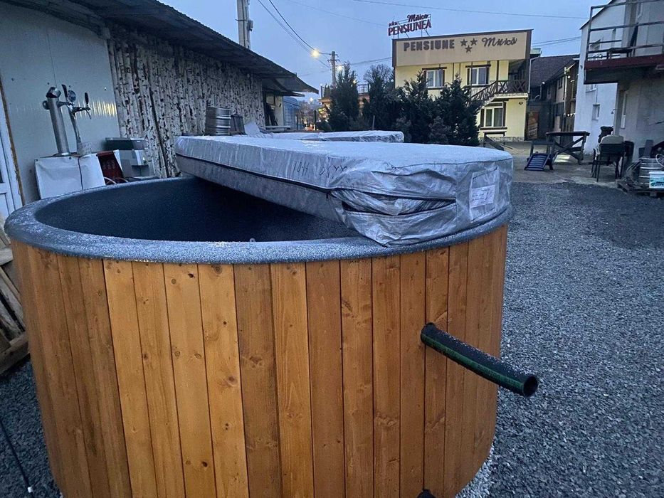 Ciubăr cu hidromasaj și sobă inox – 9–10 persoane 2,25m diametru