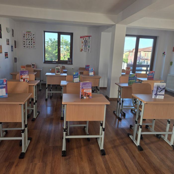 Închiriez spațiu pentru cursuri, evenimente, meditații, conferințe, sală 65 m2. Zona Cap. Petre Costescu, lângă Liceul Dacia . Preț 100 lei/ oră