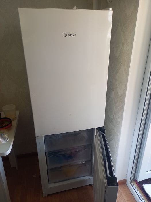 Холодильник Indesit