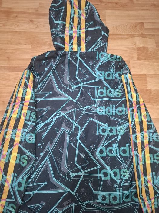 Geaca subtire Adidas anti-vant