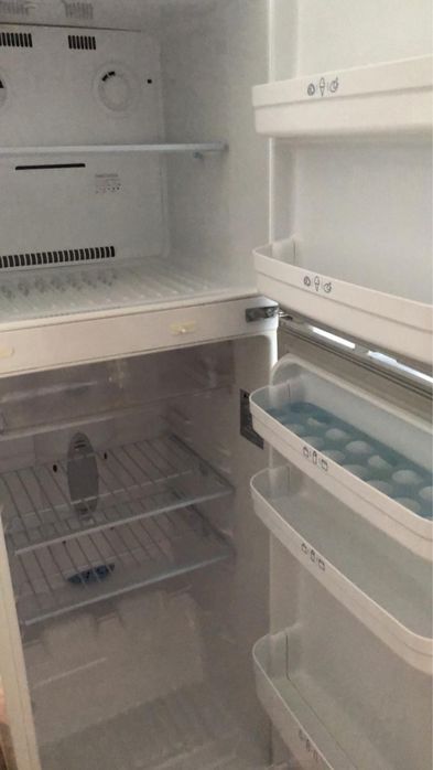 Продам не рабочий холодильник