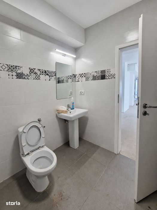 Spatiu comercial: 68mp + terasa 38 mp + 2 boxe - Crangasi