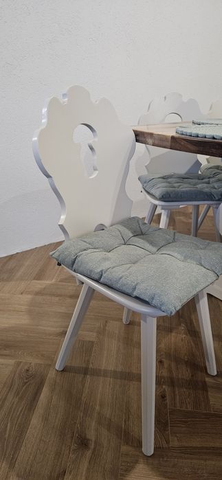 Masa si scaune din lemn cu blat de nuc natural