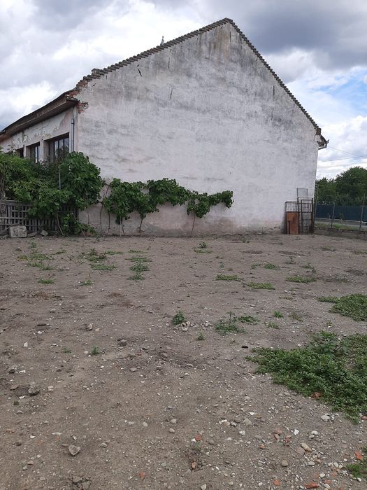 Teren la sat cu constructie
