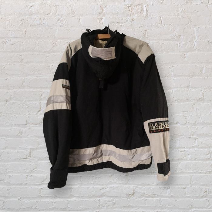 Яке Napapijri geographic