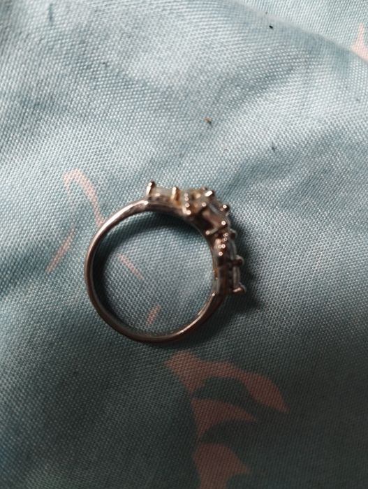 Продаю кольцо - серебро