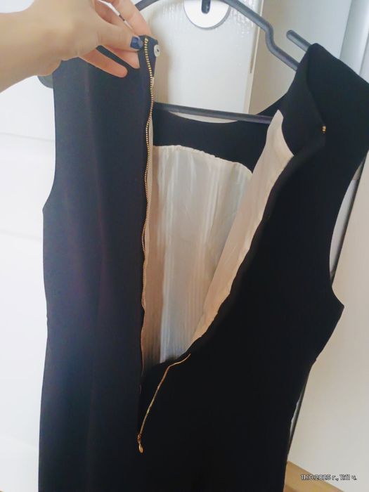 Черна права рокля Н&M.