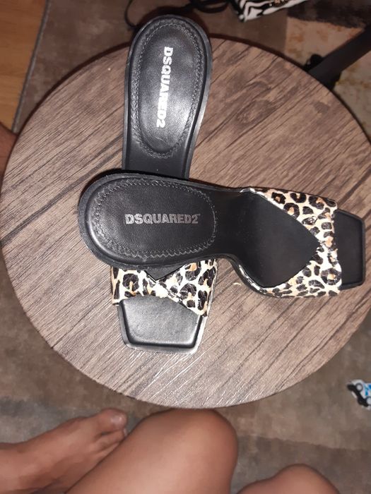 Vând papuci dsquared2