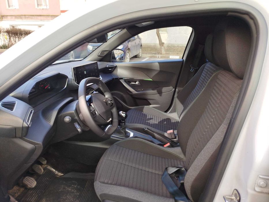 Peugeot 2008  1.2 BENZINA 2024