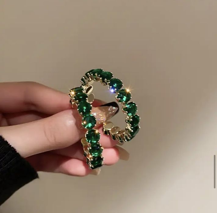 Халки с зелени кристали цирконий