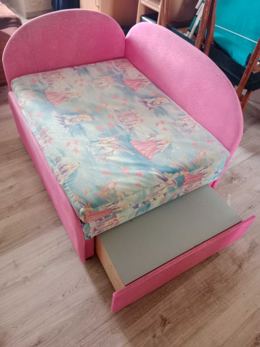 Кровать детская розовая