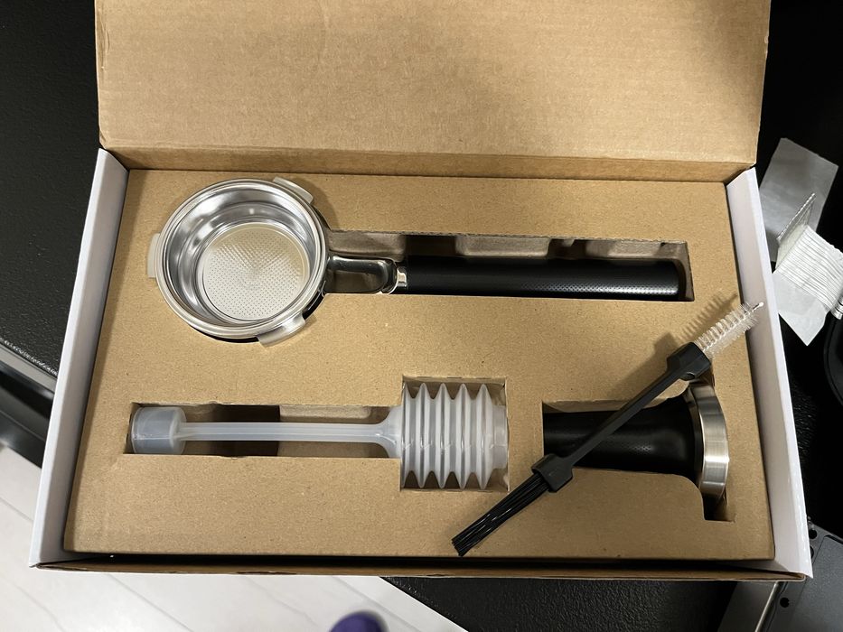 Стилна полуавтоматична машина за експресо!