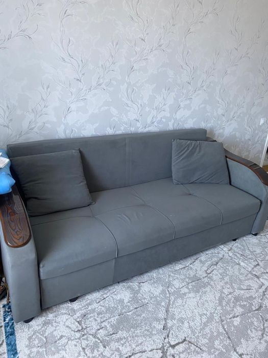 Диван в хорошем состояний