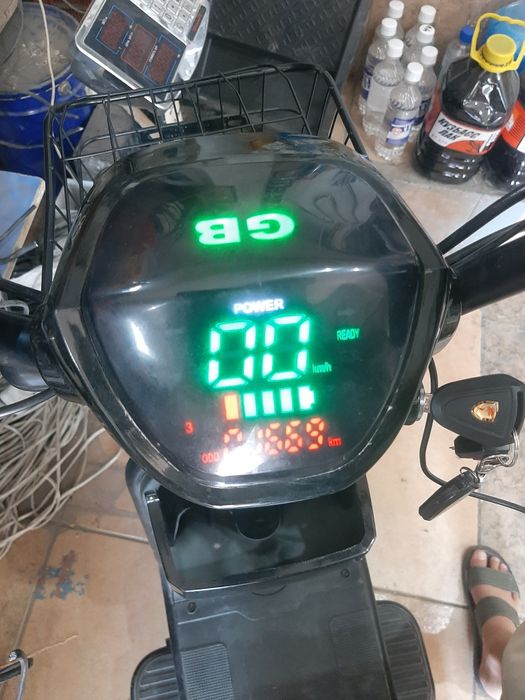 Скутер электройнный