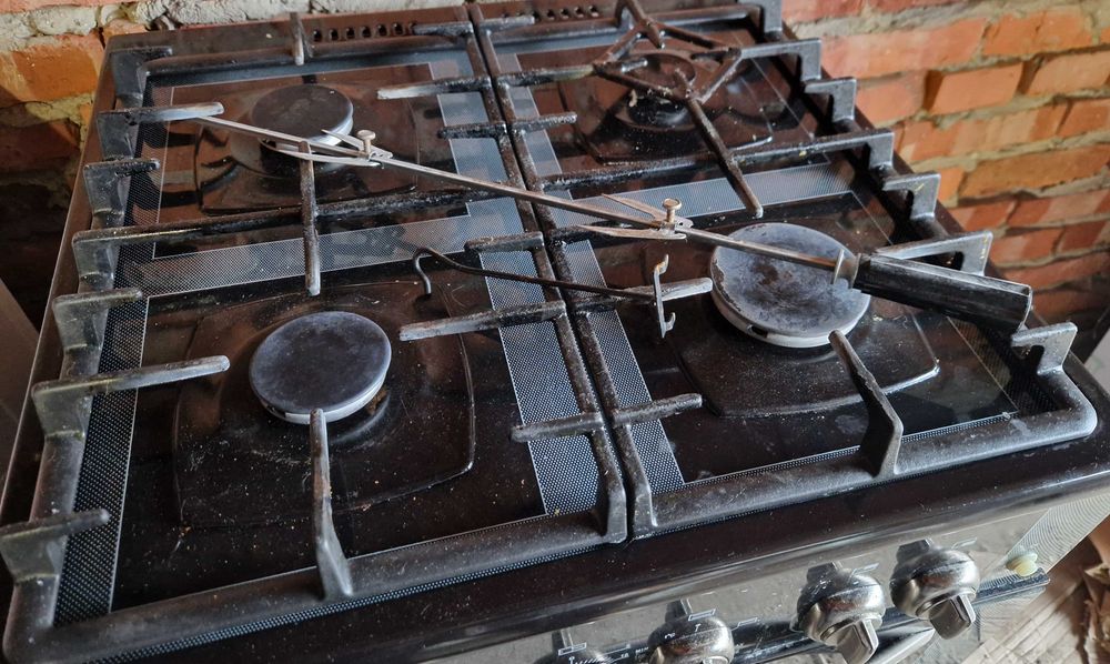 Продам газовую плиту
