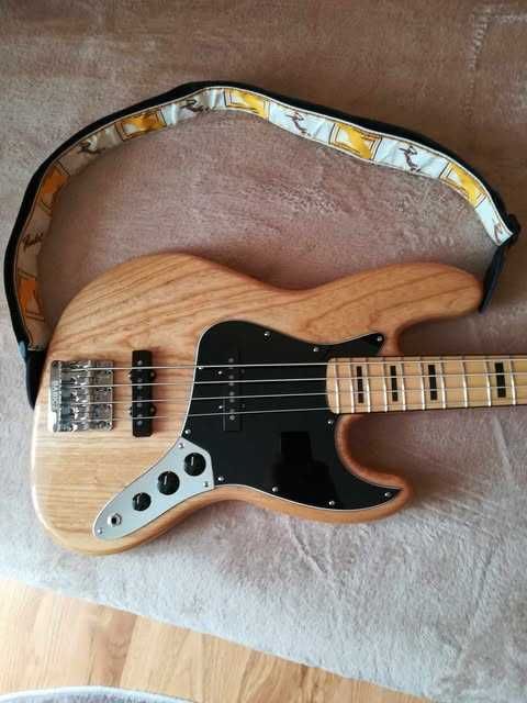 ПРОДАВАМ  Fender FSR Jazz Bass 70s NATURAL