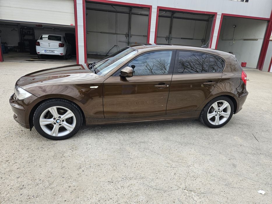 Bmw e87 an 2010 .