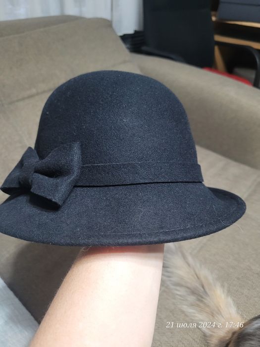 Шляпа фетровая с узкими полями