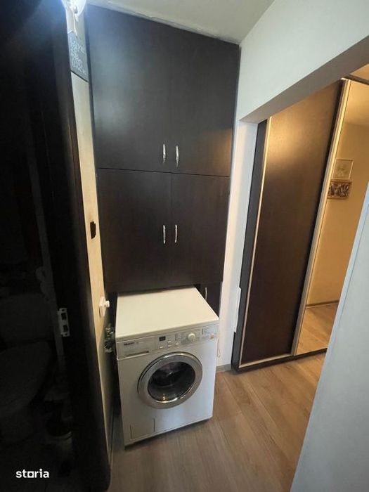 Apartament cu 3 camere, etaj 3, Craiovita Noua