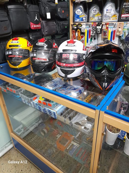 Продаются каски ,мото каски