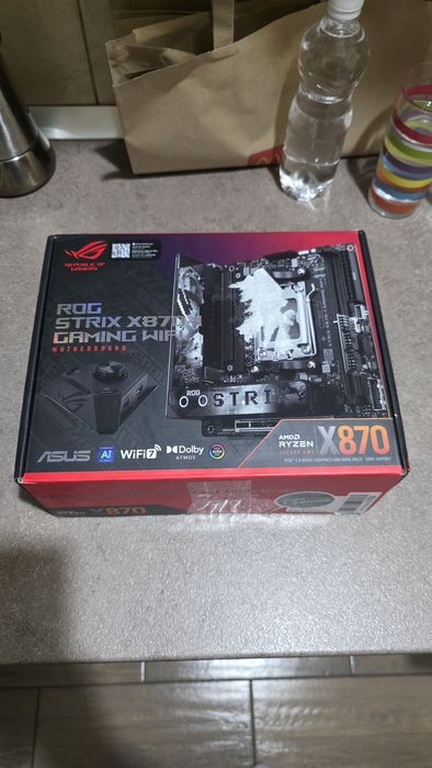 ROG Strix x870 i GAMING wi-fi