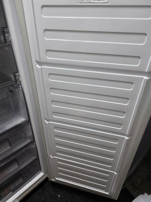 Congelator Vertical Arctic AC60250M30W – 215 Litri, Stare Excelentă