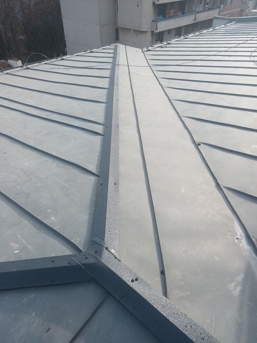 Acoperișuri Premium – Reparații, Velux, Opritori Zăpadă, Deszăpezir