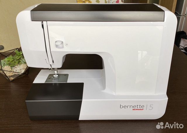 СРОЧНО  продаётся швейная машинка  Bernina bernette 15