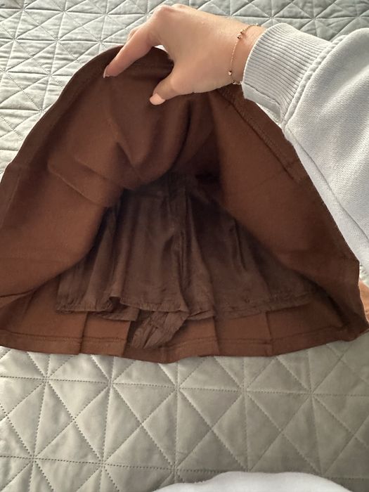 Дамска велурена пола