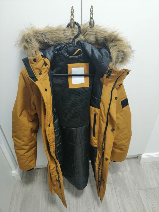 Geacă de iarnă cu glugă