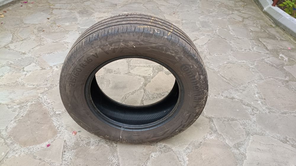 Vând anvelope vara 215 60 16
