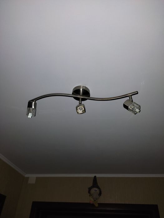 Люстра  3-х рожковая.     .