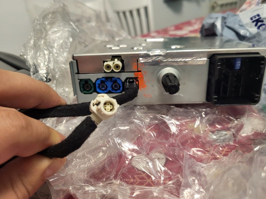 Оригинална мултимедия за Пежо 208 (2015-2019)