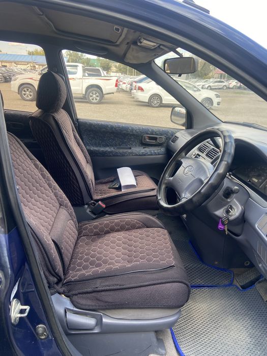 Продам машину Тойота Ипсум