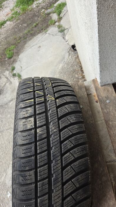 Всесезонни гуми 185/60/15 дот 22