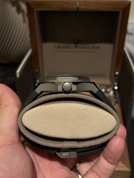 Girard Perregaux Laureato Absolute Ti230 - full box - nepurtat