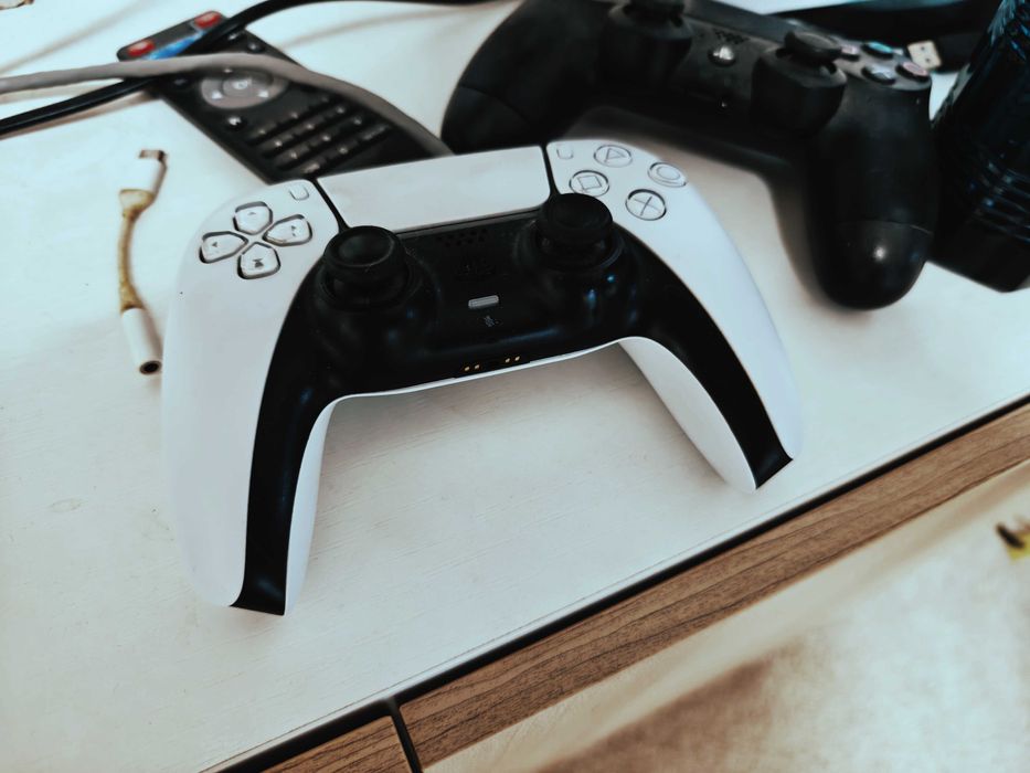 Sony PlayStation 5 (Fat, дисковая версия) — отличное состояние