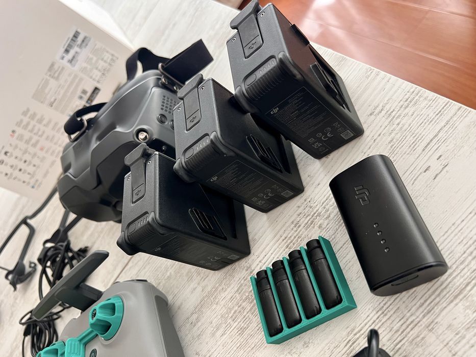 DJI FPV Fly More Combo – ca nou, doar 12 cicluri pe baterii