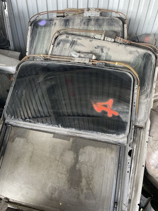 Люк машины.