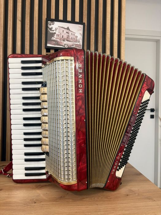 Acordeon Hohner Verdi 3M cu 120 de basi