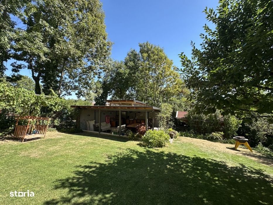 Vila deosebita cu 9 camere la cheie cu 800mp teren | Zona Racovita