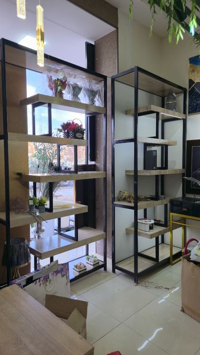 Stellaj mebeldan qilingan