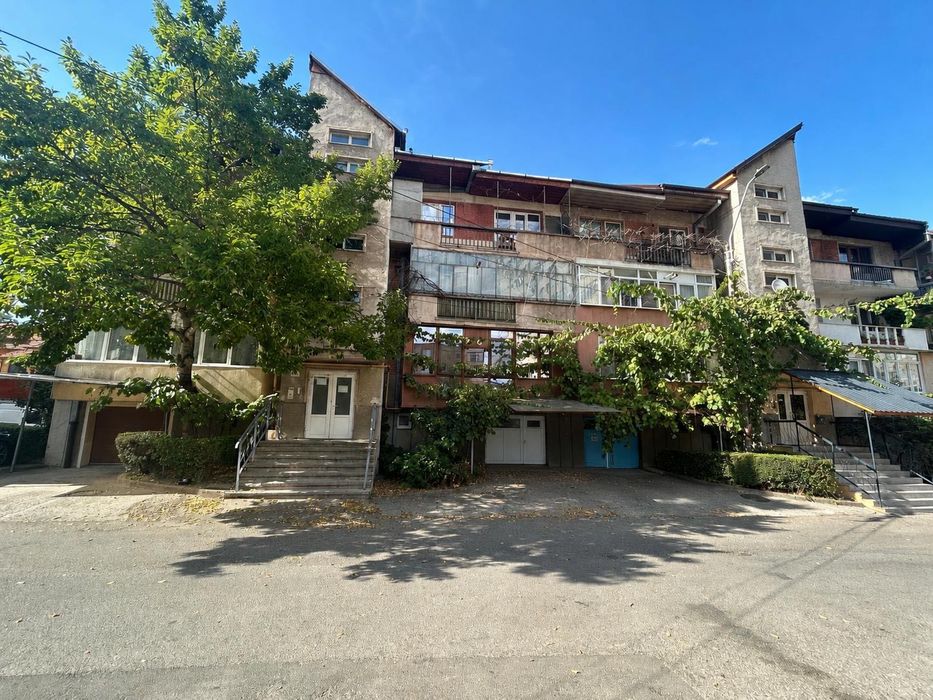 Apartament 3 camere ,ultracentral,garaj ,boxa