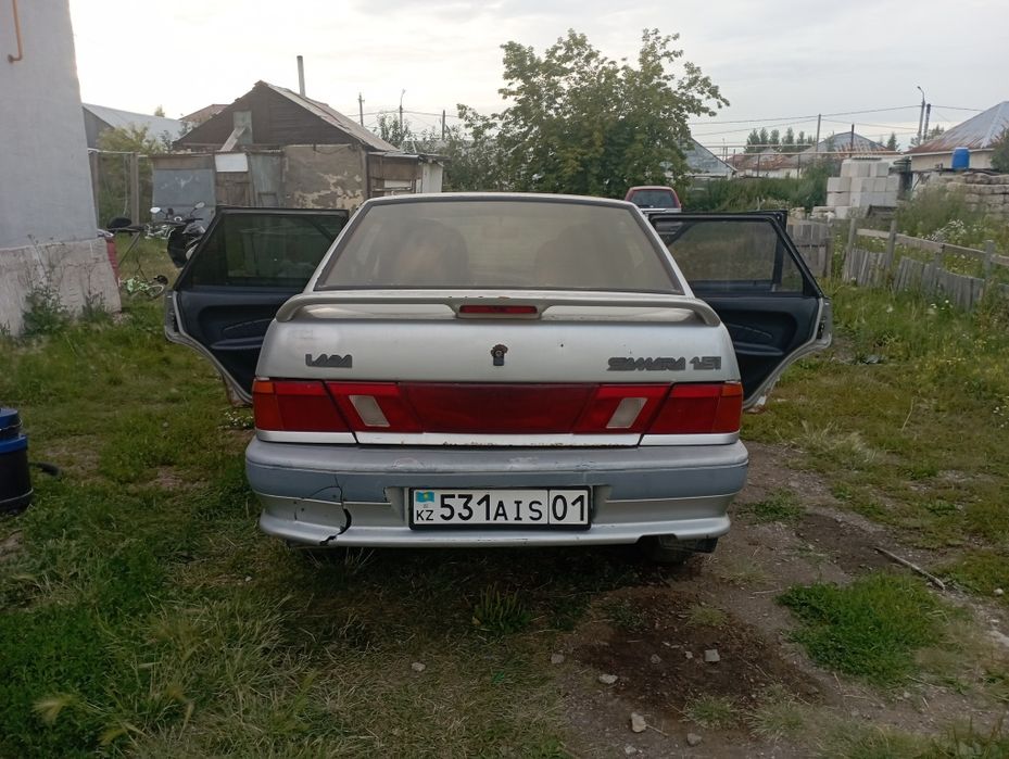 Машина ваз 2115(пятнашка)