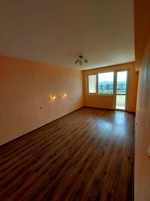 Продава се Двустаен апартамент в Бургас, Славейков - 76 кв.м за 1573 €/кв.м - Снимка #12